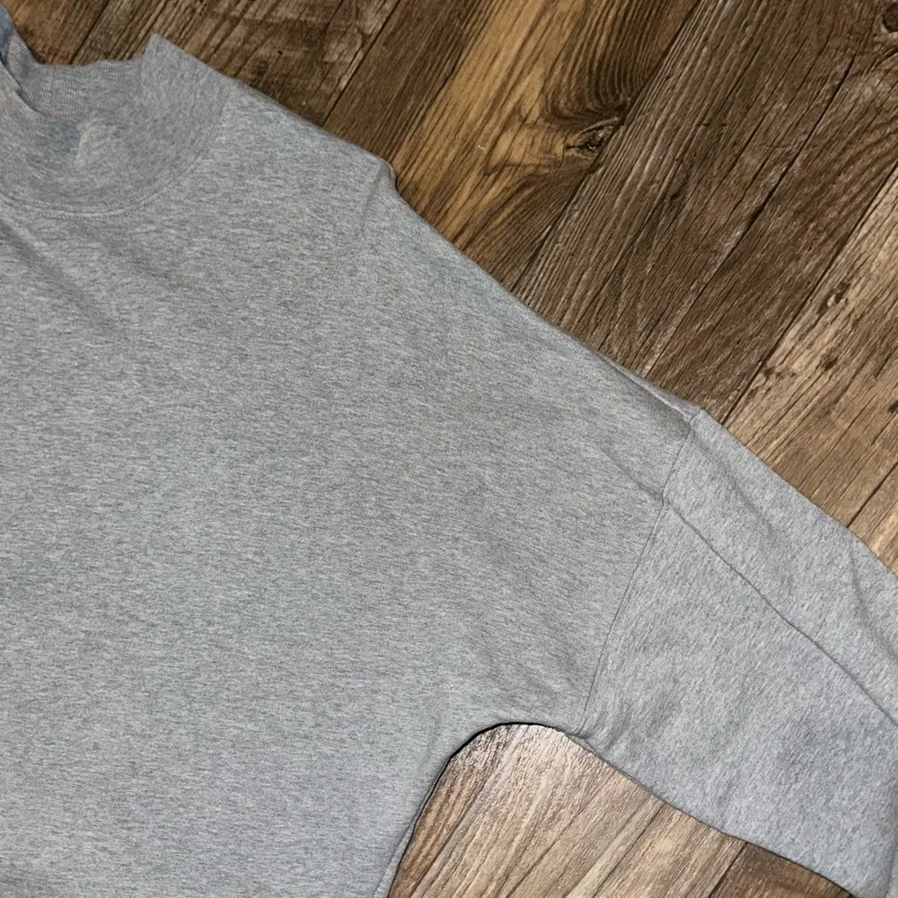 SOLD 💕Reformation Grey Mock Neck Oversized Pullover Sweatshirt - Picture 4 of 11